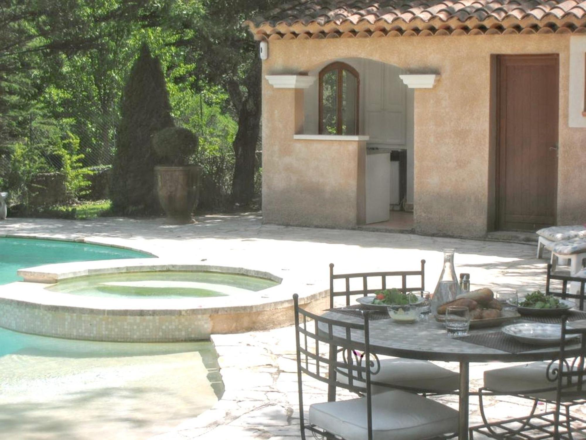 Villa Spacieuse Avec Piscine A Saint Maximin Εξωτερικό φωτογραφία