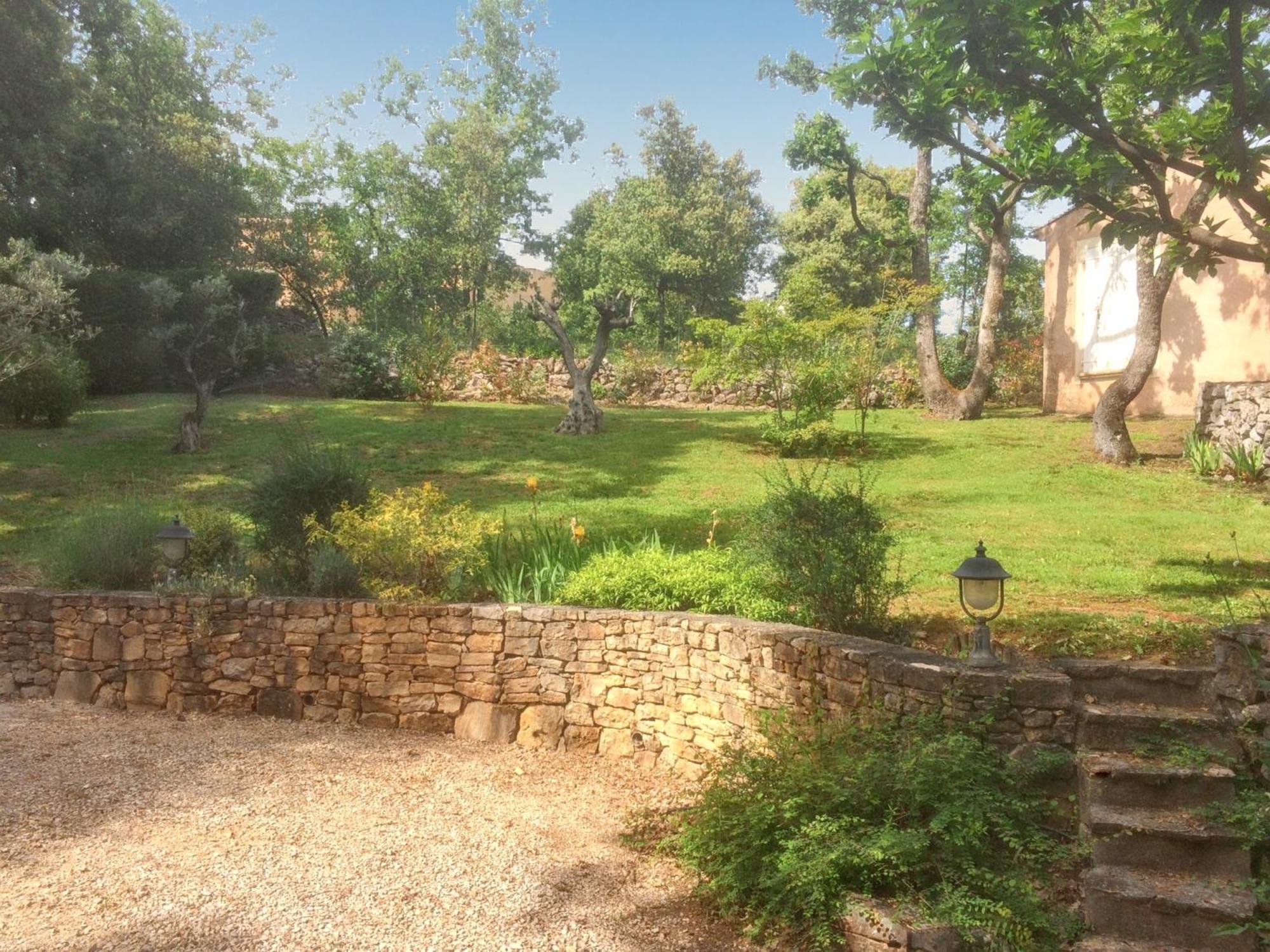 Villa Spacieuse Avec Piscine A Saint Maximin Εξωτερικό φωτογραφία