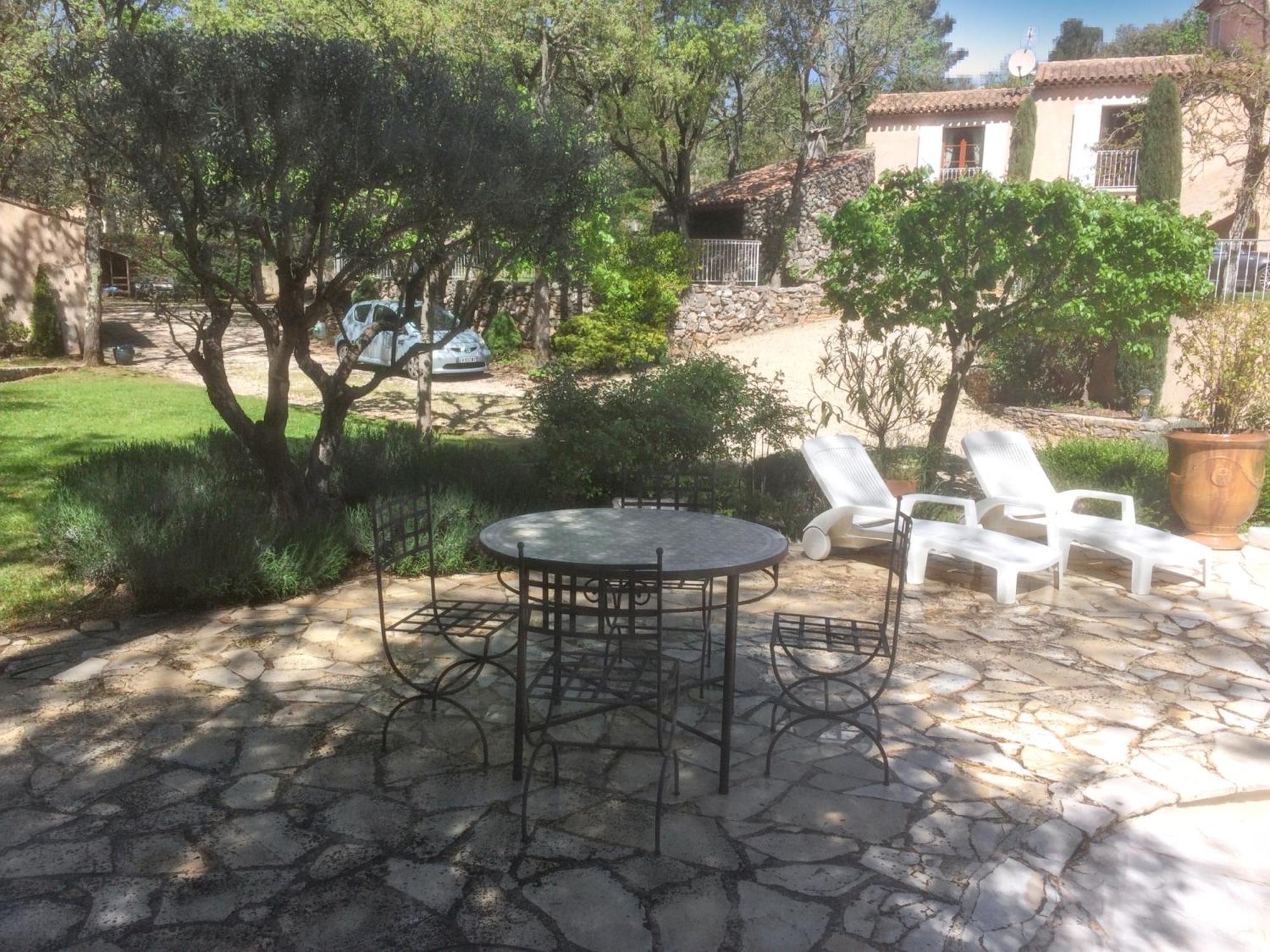 Villa Spacieuse Avec Piscine A Saint Maximin Εξωτερικό φωτογραφία