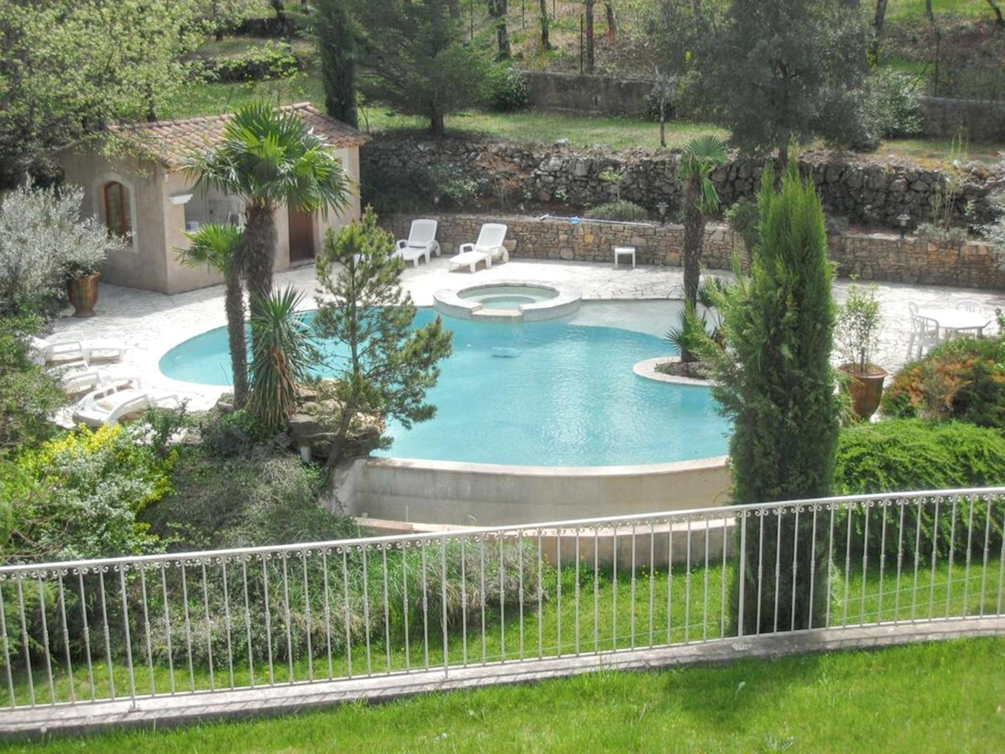Villa Spacieuse Avec Piscine A Saint Maximin Εξωτερικό φωτογραφία