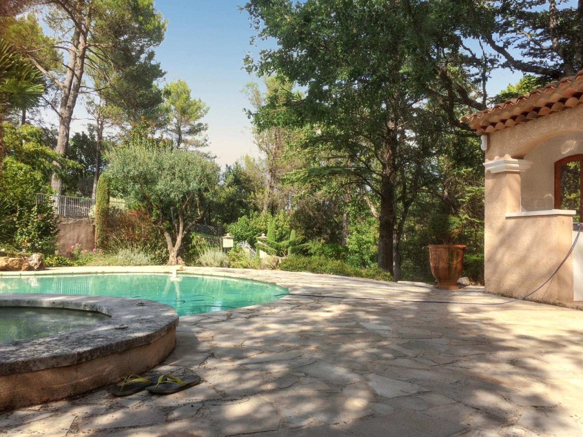 Villa Spacieuse Avec Piscine A Saint Maximin Εξωτερικό φωτογραφία