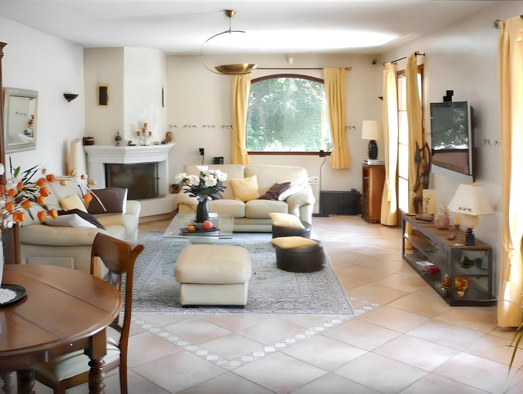 Villa Spacieuse Avec Piscine A Saint Maximin Εξωτερικό φωτογραφία
