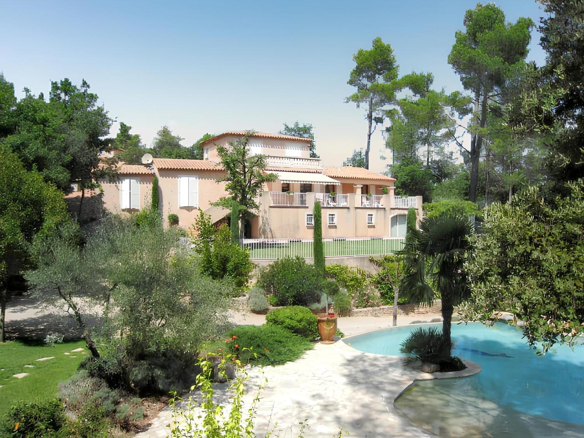 Villa Spacieuse Avec Piscine A Saint Maximin Εξωτερικό φωτογραφία